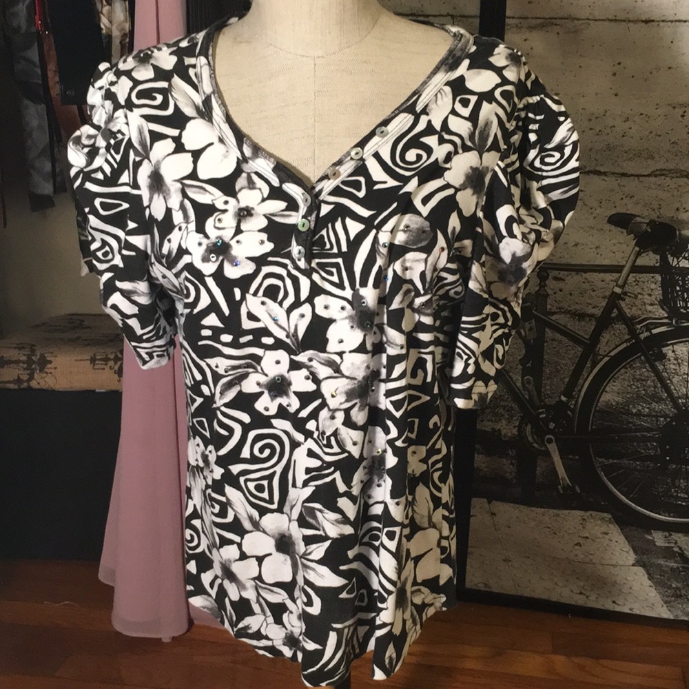 Floral top with sequins and buttons